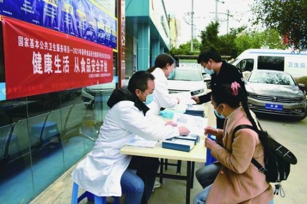 义龙新区卫生健康局开展春季食品安全健康科普知识宣传活动