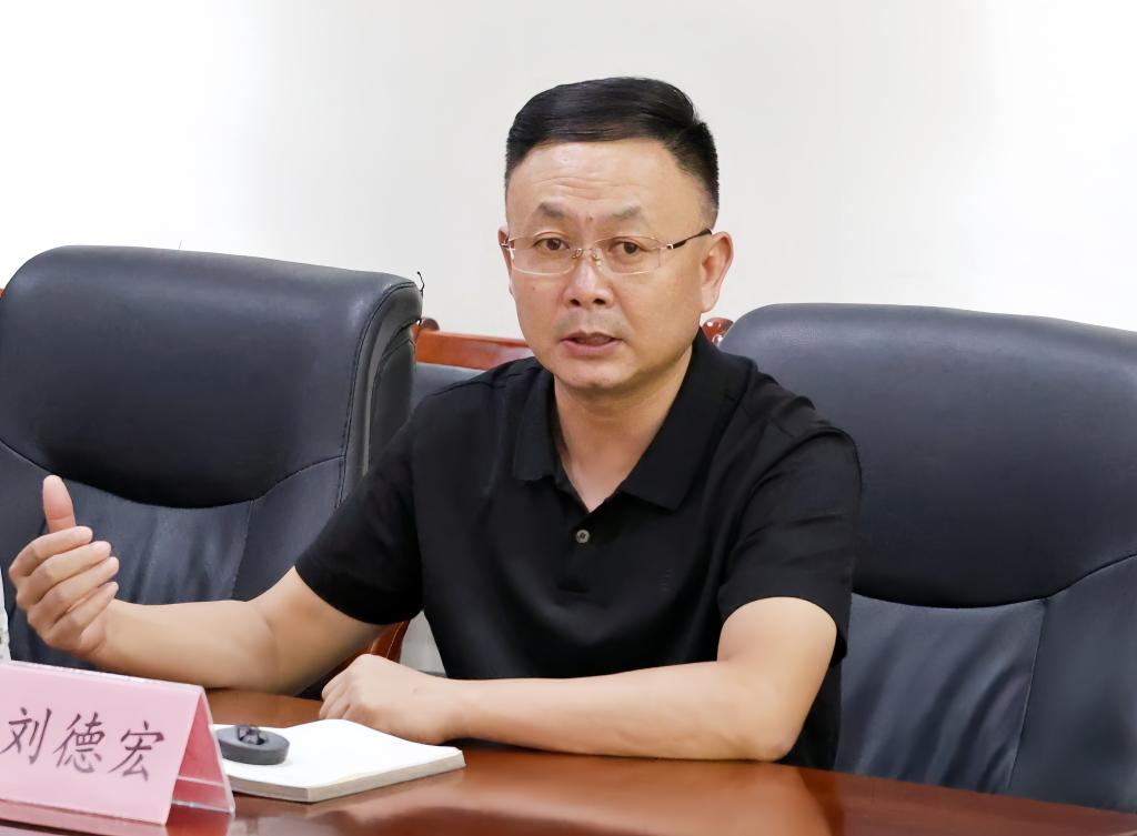 深化校地共建 推动发展共赢--雪浪街道大浮社区书记肖钧伟一行来访我校